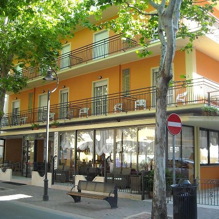 Albergo Santo Stefano 벨레지아아지마리나 외부 사진