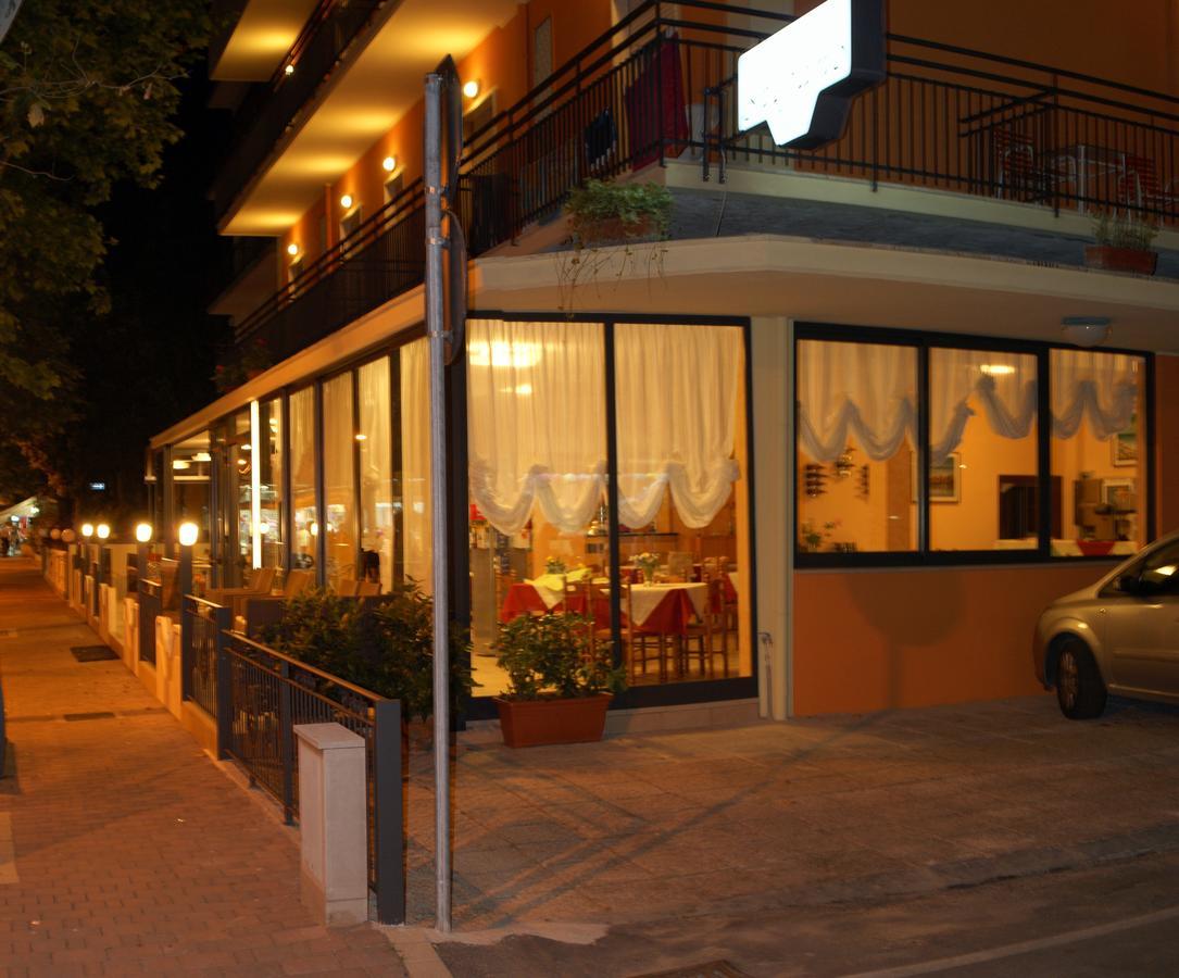 Albergo Santo Stefano 벨레지아아지마리나 외부 사진